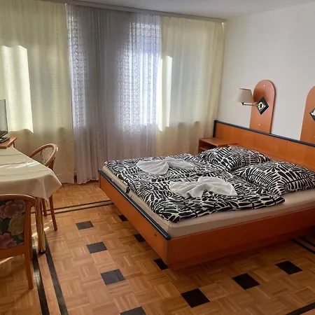 Apartament Doppelbett Zimmer 12